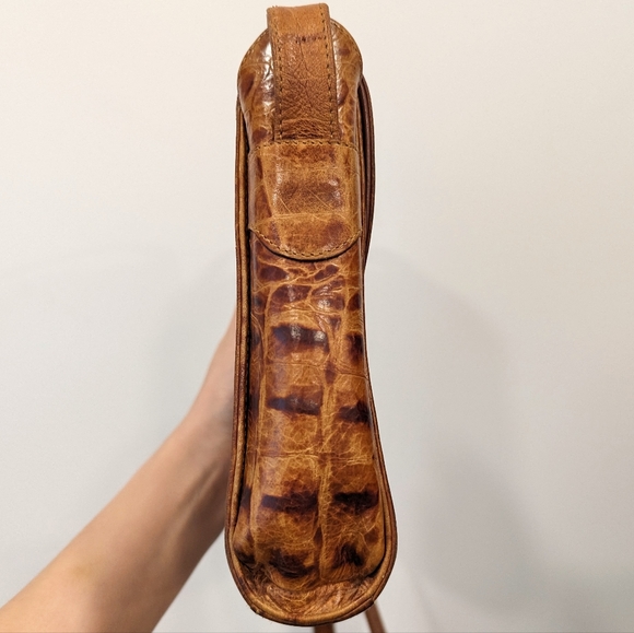 Claude Gerard Vintage Embossed Leather Crossbody Bag - Picture 6 of 9